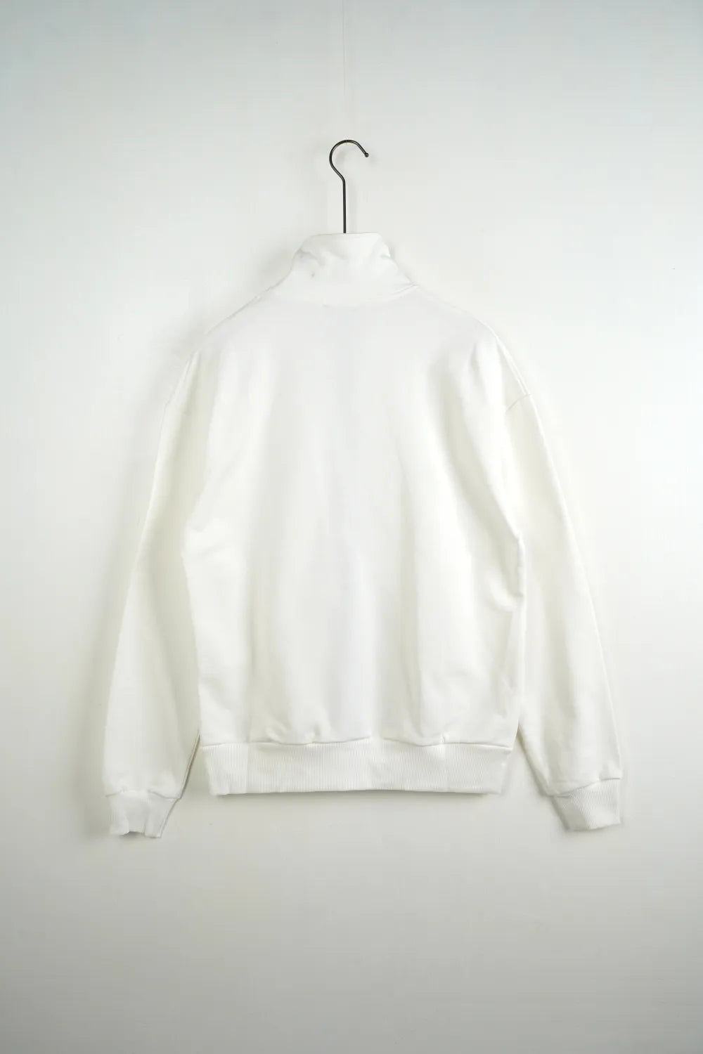 Tuta garzata over fondo stretto bianco