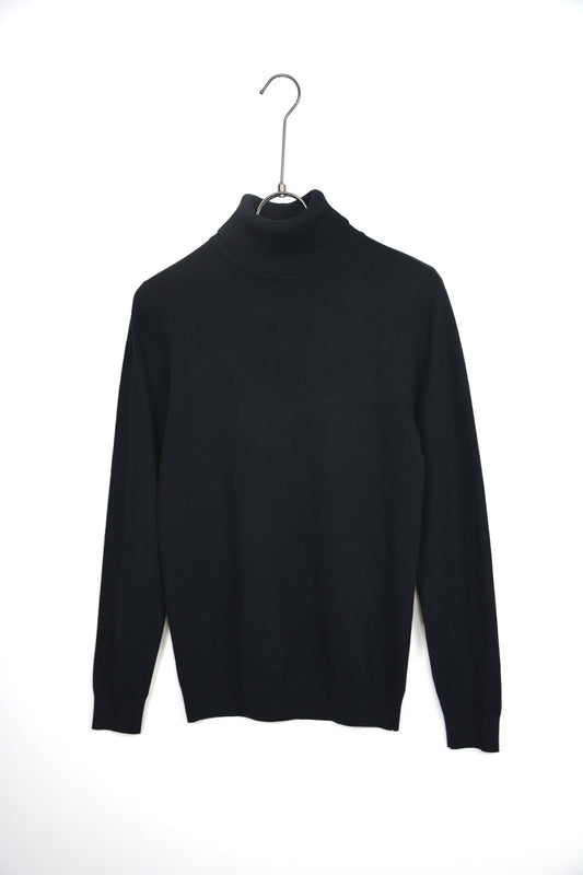 Maglioncino collo alto nero, sabbia e blu