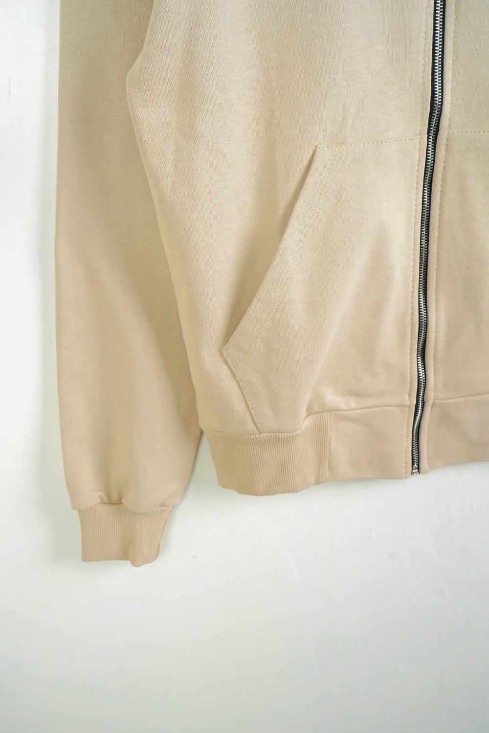 Tuta garzata over fondo stretto beige